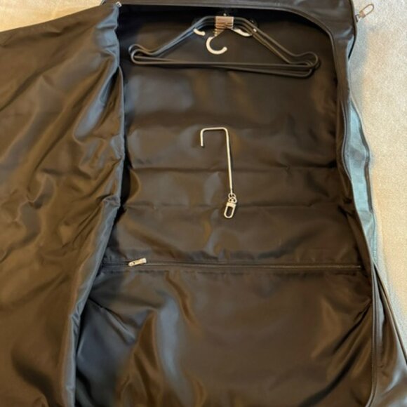 LOUIS VUITTON Garment Bag (3 hanger, pre owned, like new!) - Picture 10 of 15